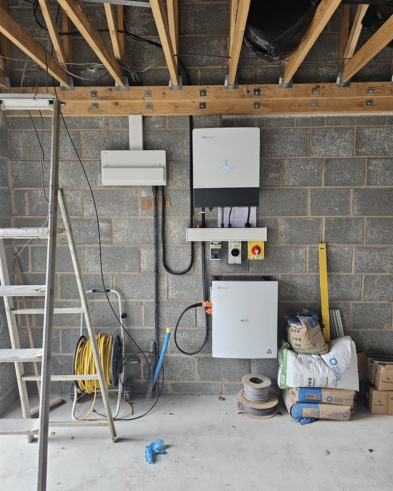 GivEnergy hybrid inverter and 9.5kWh battery installation