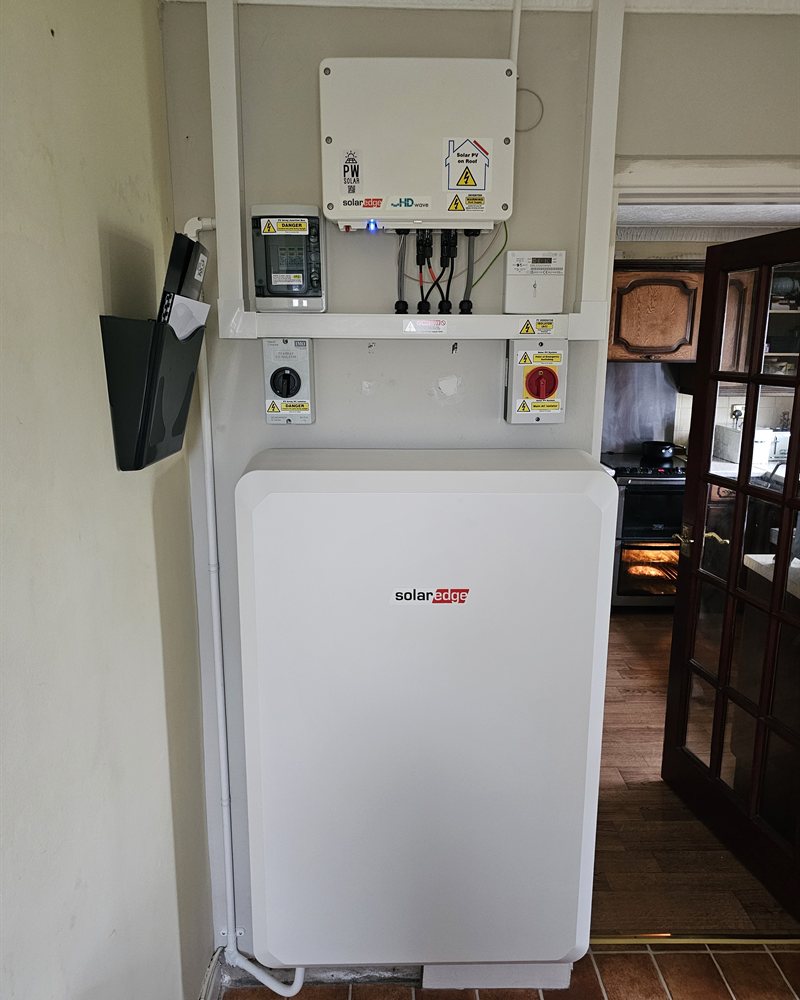 SolarEdge inverter and battery storage installation